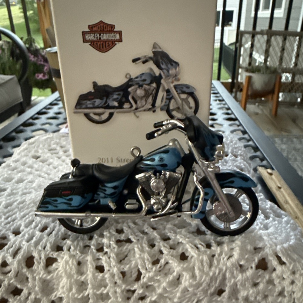 Hallmark Keepsake Ornament 2011 Street Glide FLHX Harley Davidson Motorcycle